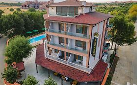 Lecardo Hotel